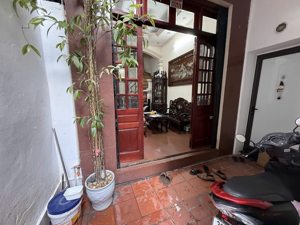 NHÀ DÂN XÂY - TRUNG TÂM ĐỐNG ĐA - 50M RA MẶT PHỐ - AN SINH ĐỈNH CAO - GẦN HỒ ĐH, CHỢ, TRƯỜNG HỌC, NGÕ THOÁNG